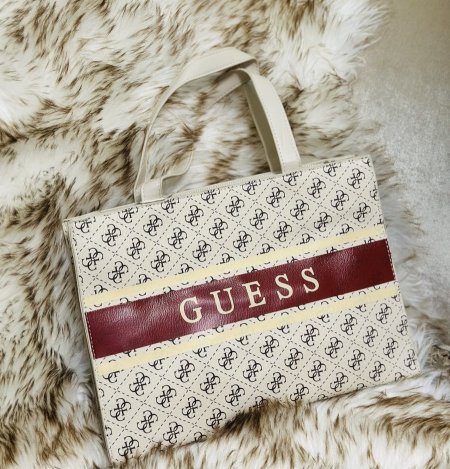 حقيبة Guess